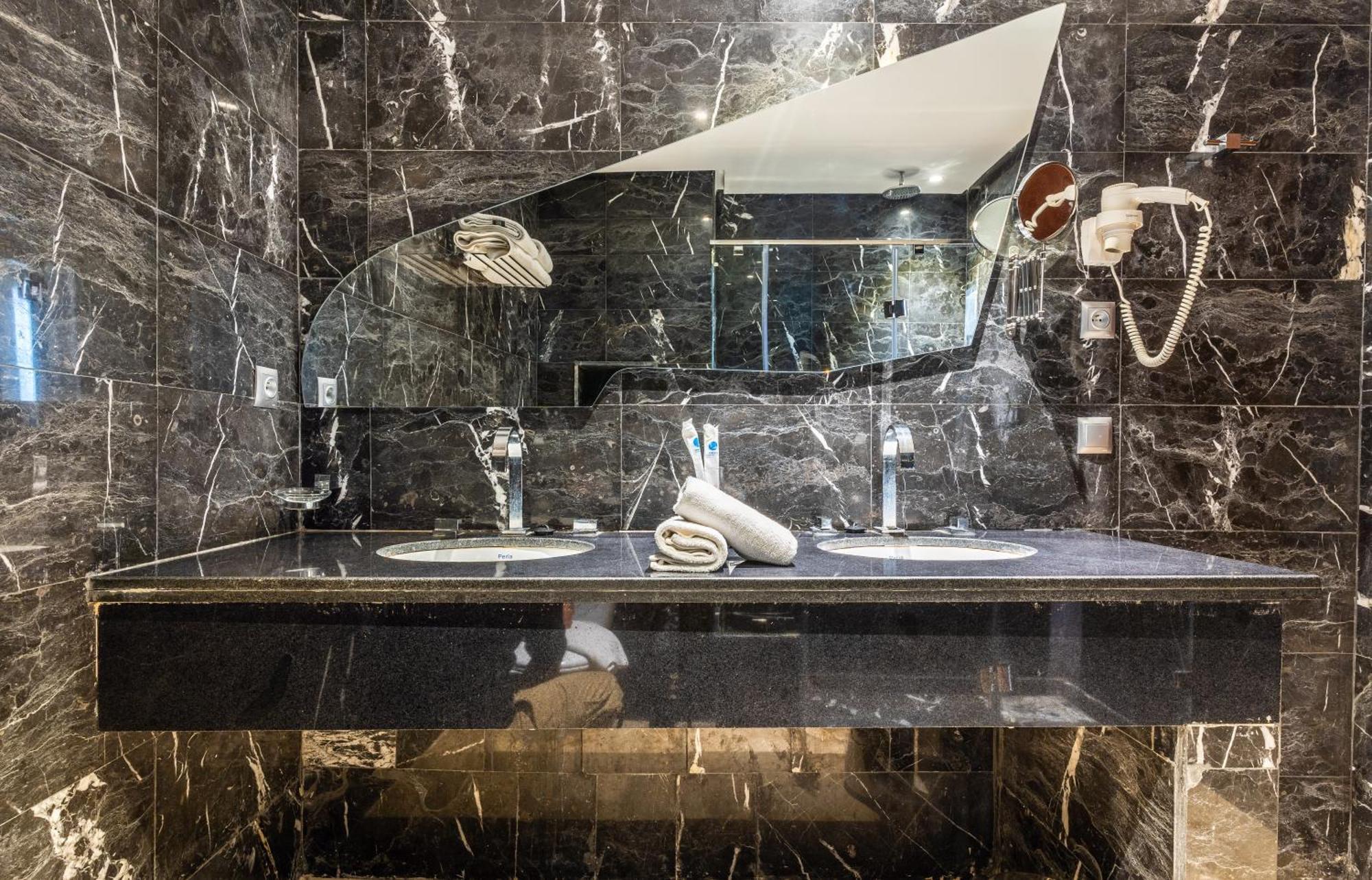 One Hotel Casablanca Exterior photo Bathroom in a hotel